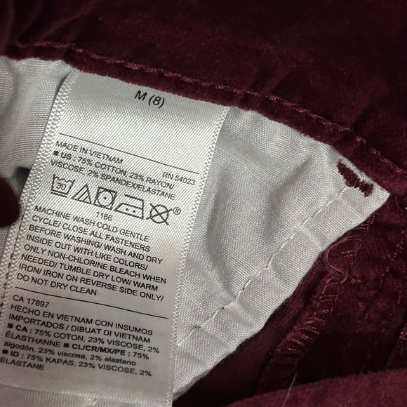 Girls OldNavy Burgundy Velvet Skirt  Size 8 (NWOT) - Picture 6 of 9